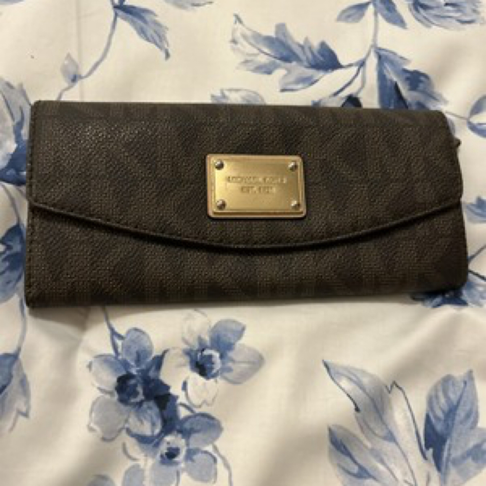 Michael Kors Signature Brown Women's Envelope Style Clutch Wallet Large